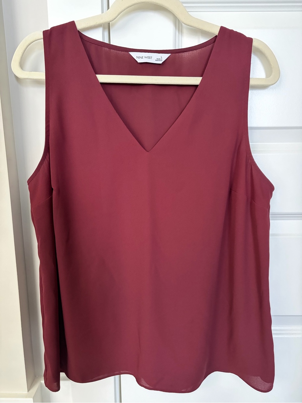 Nine West Vneck sleeveless tank shell blouse